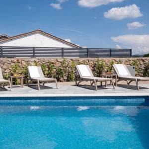 OTOK KRK, okolica grada Krka - Luksuzna vila u novogradnji na mirnoj lokaciji