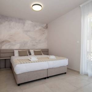 OTOK KRK, okolica grada Krka - Luksuzna vila u novogradnji na mirnoj lokaciji