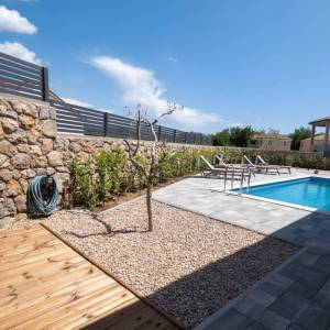 OTOK KRK, okolica grada Krka - Luksuzna vila u novogradnji na mirnoj lokaciji