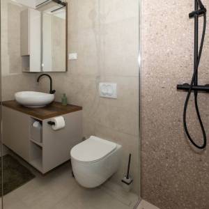 OTOK KRK, okolica grada Krka - Luksuzna vila u novogradnji na mirnoj lokaciji