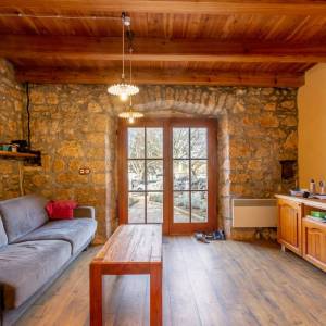 OTOK KRK, okolica MALINSKE - Autohtona kamena kuća s pogledom na more