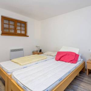 OTOK KRK, okolica MALINSKE - Autohtona kamena kuća s pogledom na more