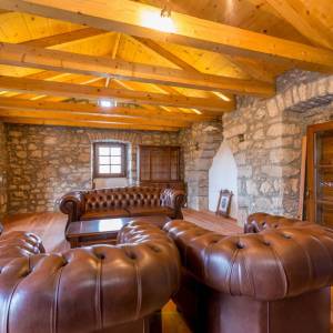 OTOK KRK, okolica MALINSKE - Autohtona kamena kuća s pogledom na more