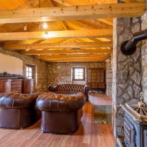 OTOK KRK, okolica MALINSKE - Autohtona kamena kuća s pogledom na more