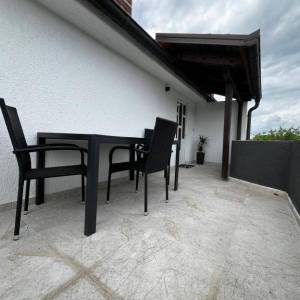 OTOK KRK, okolica Malinske - Kuća s 5 apartmana