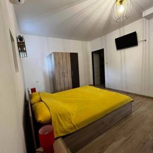 OTOK KRK, okolica Malinske - Kuća s 5 apartmana