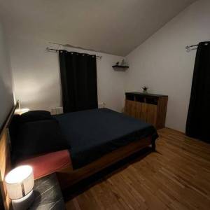 OTOK KRK, okolica Malinske - Kuća s 5 apartmana