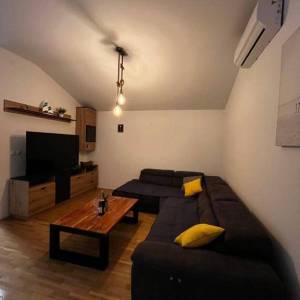 OTOK KRK, okolica Malinske - Kuća s 5 apartmana