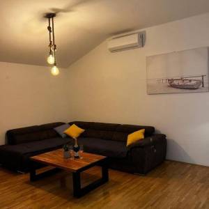 OTOK KRK, okolica Malinske - Kuća s 5 apartmana