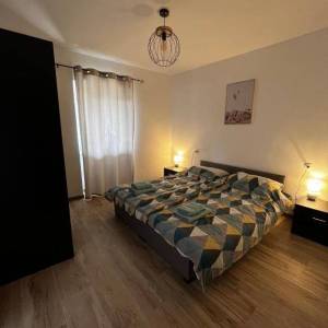 OTOK KRK, okolica Malinske - Kuća s 5 apartmana