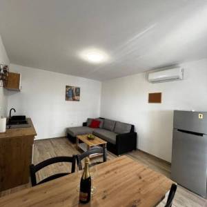 OTOK KRK, okolica Malinske - Kuća s 5 apartmana