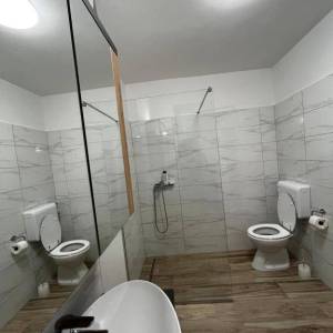 OTOK KRK, okolica Malinske - Kuća s 5 apartmana