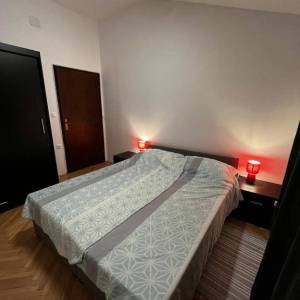 OTOK KRK, okolica Malinske - Kuća s 5 apartmana