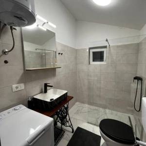 OTOK KRK, okolica Malinske - Kuća s 5 apartmana