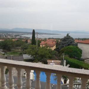 OTOK KRK, okolica Malinske - Kuća u nizu s dva apartmana