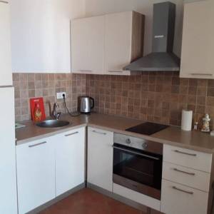 OTOK KRK, okolica Malinske - Kuća u nizu s dva apartmana