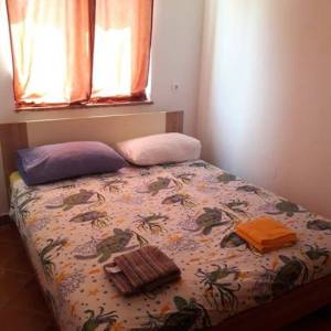 OTOK KRK, okolica Malinske - Kuća u nizu s dva apartmana