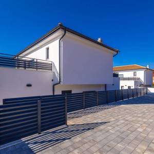 OTOK KRK, okolica Malinske - Luksuzna kuća s bazenom i pogledom na more