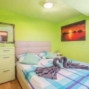 OTOK KRK, okolica Šila - Kamena kuća s bazenom