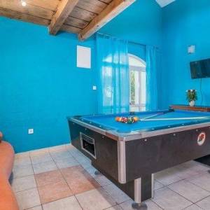 OTOK KRK, okolica Šila - Kamena kuća s bazenom