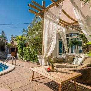 OTOK KRK, okolica Šila - Kamena kuća s bazenom