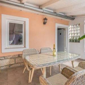 OTOK KRK, okolica Šila - Kamena kuća s bazenom