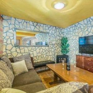 OTOK KRK, okolica Šila - Kamena kuća s bazenom