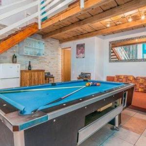 OTOK KRK, okolica Šila - Kamena kuća s bazenom