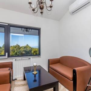 OTOK KRK, OKOLICA VRBNIKA - Jedinstvena samostojeća kuća s bazenom