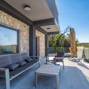 OTOK KRK, OKOLICA VRBNIKA - Jedinstvena samostojeća kuća s bazenom