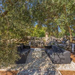 OTOK KRK, OKOLICA VRBNIKA - Jedinstvena samostojeća kuća s bazenom