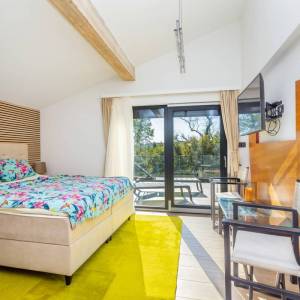 OTOK KRK, OKOLICA VRBNIKA - Jedinstvena samostojeća kuća s bazenom