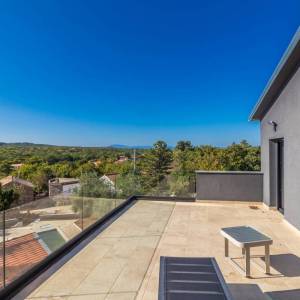 OTOK KRK, OKOLICA VRBNIKA - Jedinstvena samostojeća kuća s bazenom