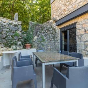 OTOK KRK, OKOLICA VRBNIKA - Jedinstvena samostojeća kuća s bazenom