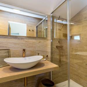 OTOK KRK, OKOLICA VRBNIKA - Jedinstvena samostojeća kuća s bazenom