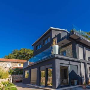 OTOK KRK, OKOLICA VRBNIKA - Jedinstvena samostojeća kuća s bazenom