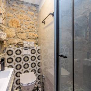 OTOK KRK, OKOLICA VRBNIKA - Jedinstvena samostojeća kuća s bazenom