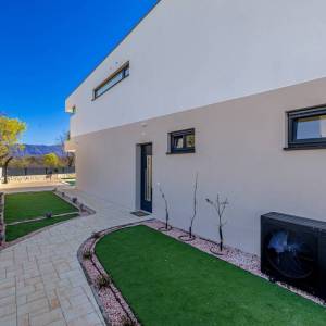 OTOK KRK, OMIŠALJ - Moderna dvoja kuća s bazenom