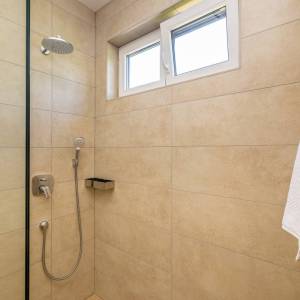 OTOK KRK, OMIŠALJ - Moderna dvoja kuća s bazenom