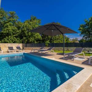 OTOK KRK, OMIŠALJ - Moderna dvoja kuća s bazenom