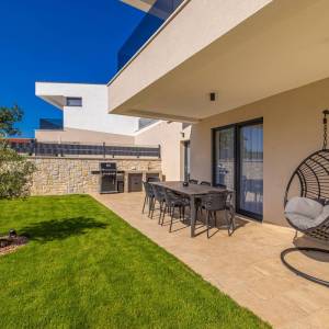 OTOK KRK, OMIŠALJ - Moderna dvoja kuća s bazenom