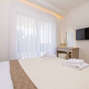 OTOK KRK, OMIŠALJ - Moderna dvoja kuća s bazenom