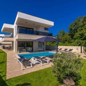 OTOK KRK, OMIŠALJ - Moderna dvoja kuća s bazenom