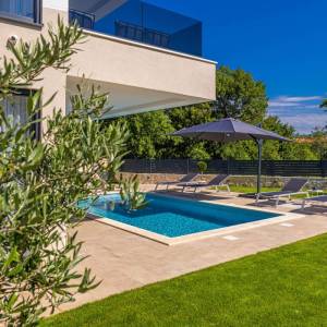 OTOK KRK, OMIŠALJ - Moderna dvoja kuća s bazenom