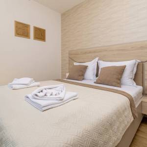 OTOK KRK, OMIŠALJ - Moderna dvoja kuća s bazenom