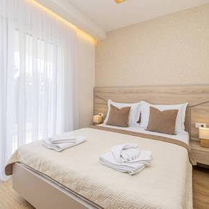 OTOK KRK, OMIŠALJ - Moderna dvoja kuća s bazenom