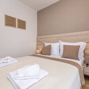 OTOK KRK, OMIŠALJ - Moderna dvoja kuća s bazenom