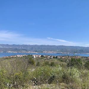 OTOK KRK, POLJE – Građevinsko zemljište 914 m² s panoramskim pogledom na more