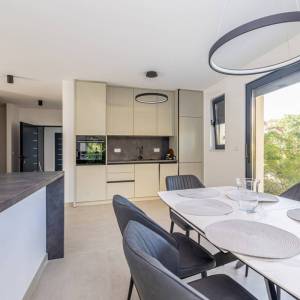 OTOK KRK, PORAT - Dvoetažni apartman s bazenom