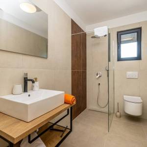 OTOK KRK, PORAT - Dvoetažni apartman s bazenom